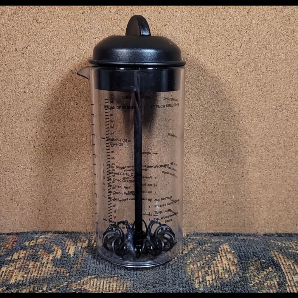 Pampered Chef Measure Mix & Pour Salad Dressing Mixer Maker  16oz